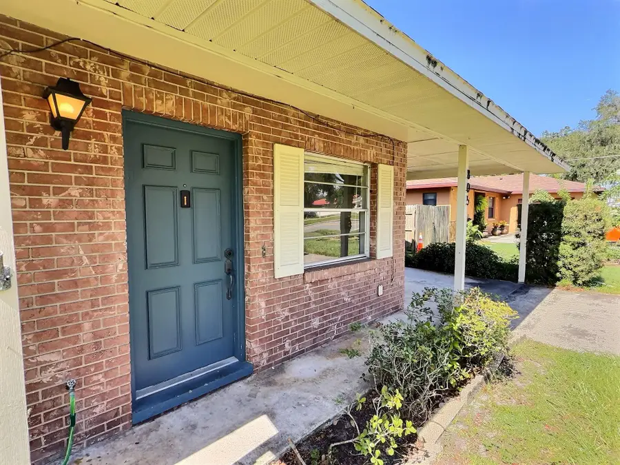 805 E Bella Vista Street, Lakeland, FL 33805 - #3