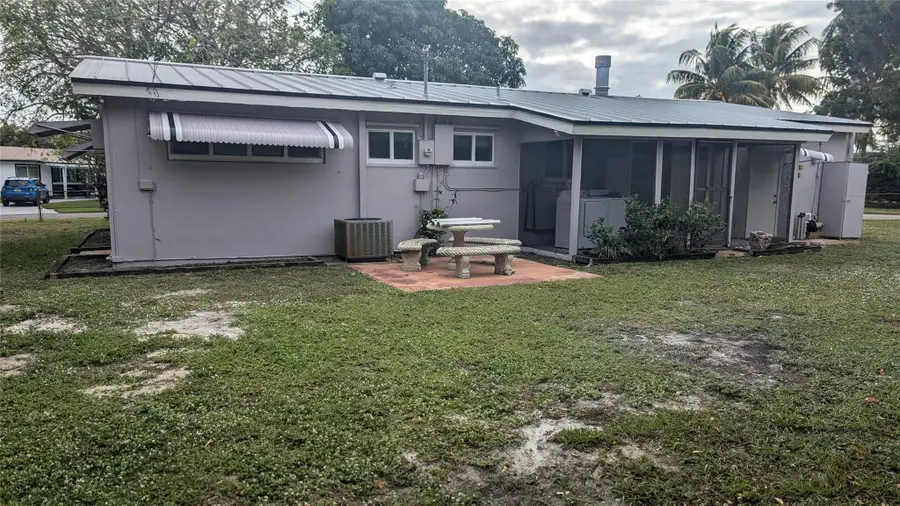 2080 SW 38th Avenue, Fort Lauderdale, FL 33312 - #3