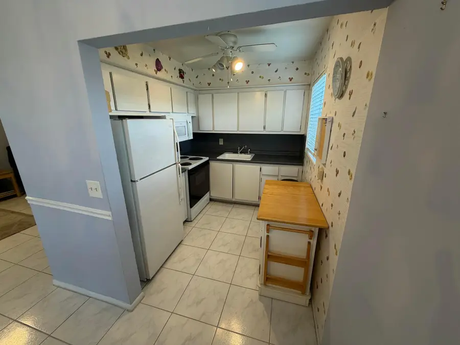 24 Easthampton A, West Palm Beach, FL 33417 - #3
