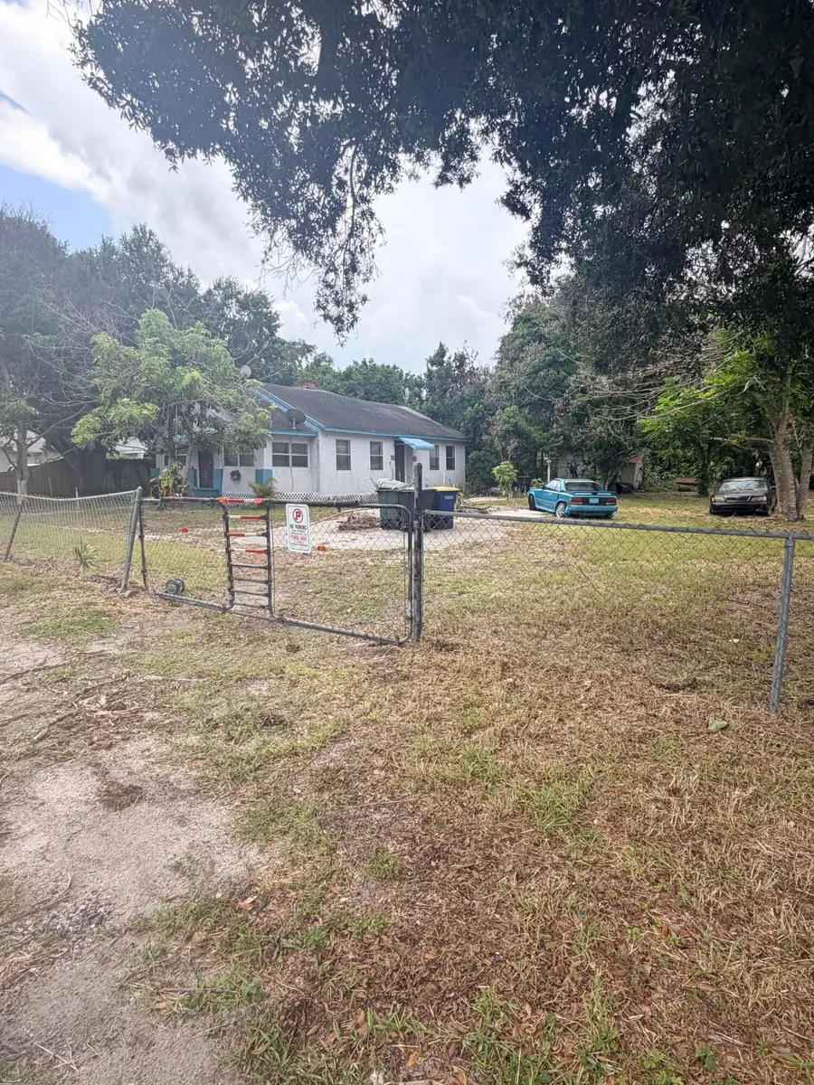 123 N 15th Street, Fort Pierce, FL 34950 - #3