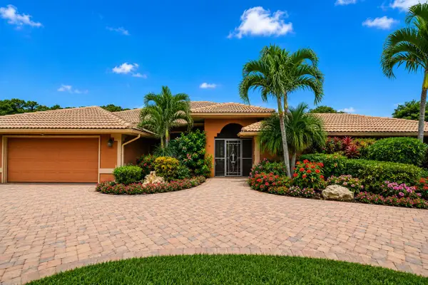 1180 SW Mirror Lake Cove, Port St Lucie, FL 34986