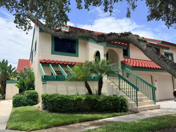 24 Lexington Lane W #A, Palm Beach Gardens, FL 33418