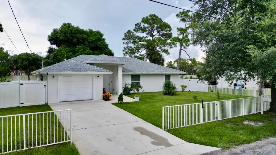 6539 Alexander Road, West Palm Beach, FL 33413 - #2