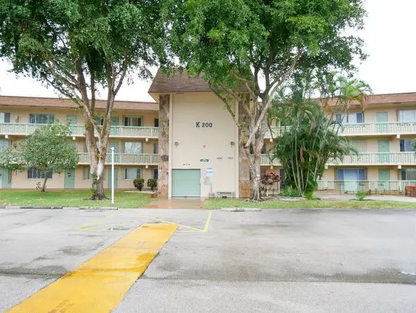 200 Village Green Circle E #k 311, Palm Springs, FL 33461