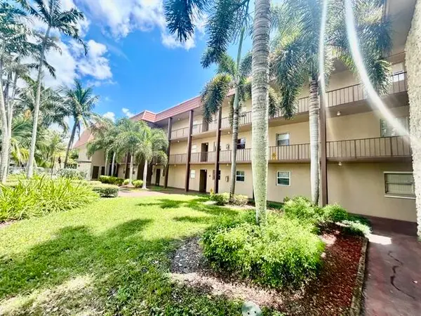 120 Sparrow Drive #115, Royal Palm Beach, FL 33411