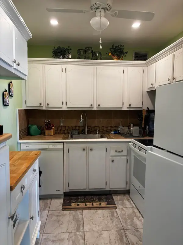 310 Chatham O #310, West Palm Beach, FL 33417