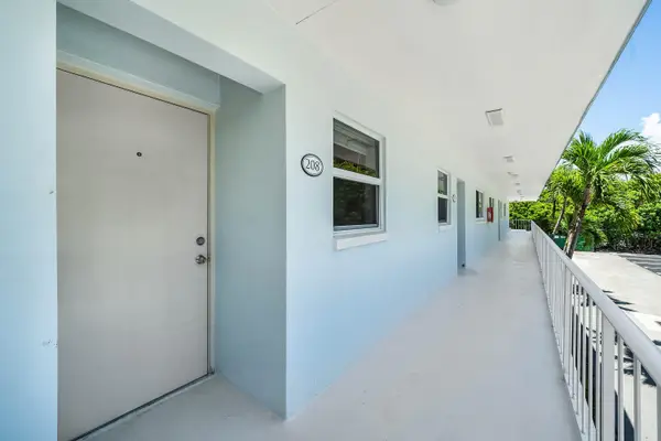 207 Tropic Isle Drive #208, Delray Beach, FL 33483