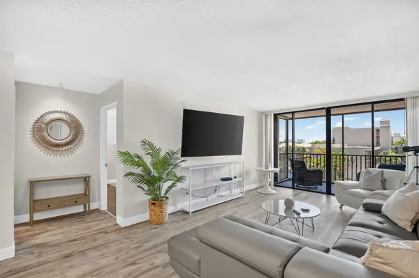 4 Royal Palm Way #403, Boca Raton, FL 33432