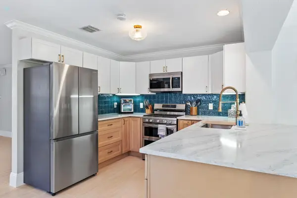511 Ivy Avenue, Palm Beach Gardens, FL 33410