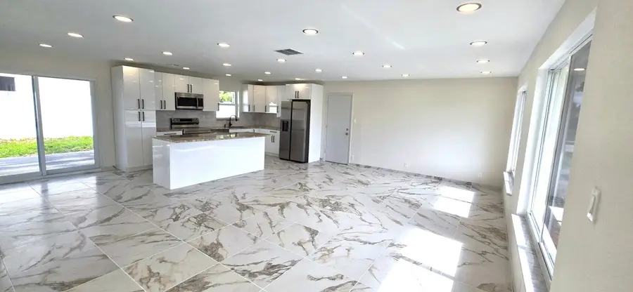 303 SW 33rd Terrace, Deerfield Beach, FL 33442 - #2