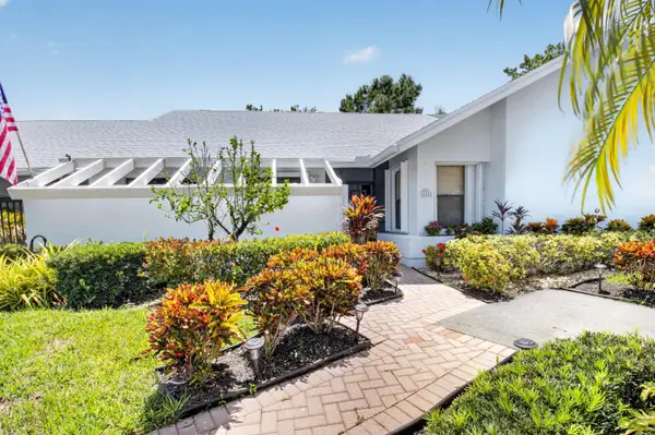 10884 Lake Front Place, Boca Raton, FL 33498