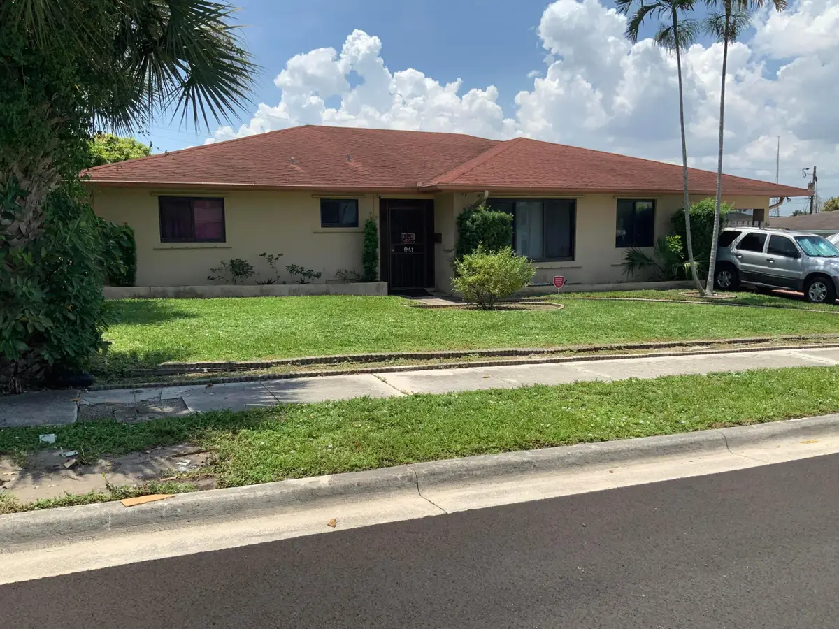 941 W 7th Street, Riviera Beach, FL 33404 - #1