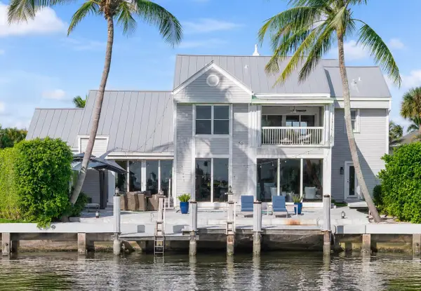 910 Jasmine Drive, Delray Beach, FL 33483