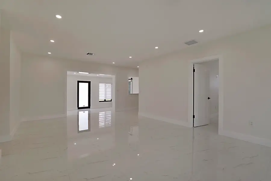 421 Fontana Drive, Palm Springs, FL 33461 - #2
