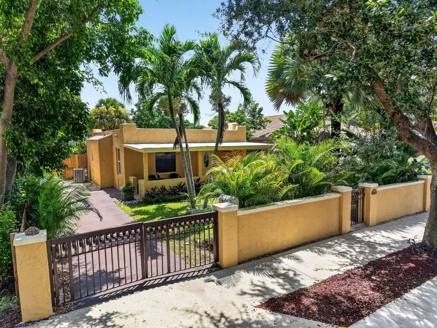 640 34th Street, West Palm Beach, FL 33407 - #2