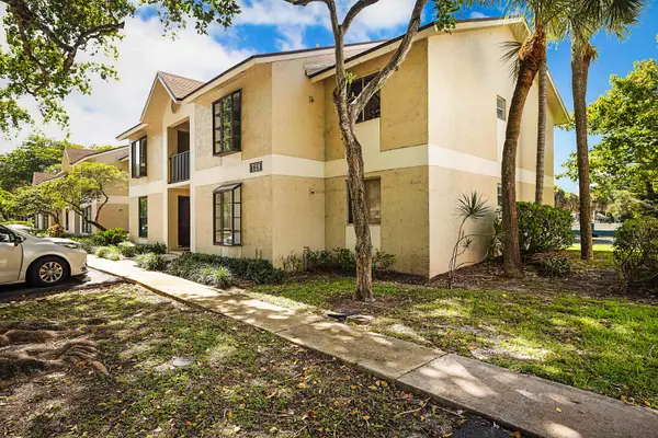 719 Gardens Drive #206, Pompano Beach, FL 33069
