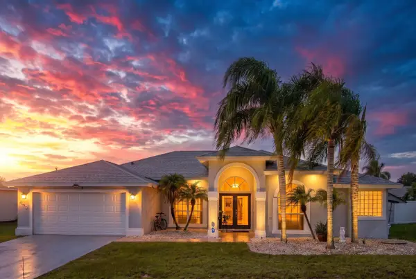 470 SW Mccomb Avenue, Port St Lucie, FL 34953