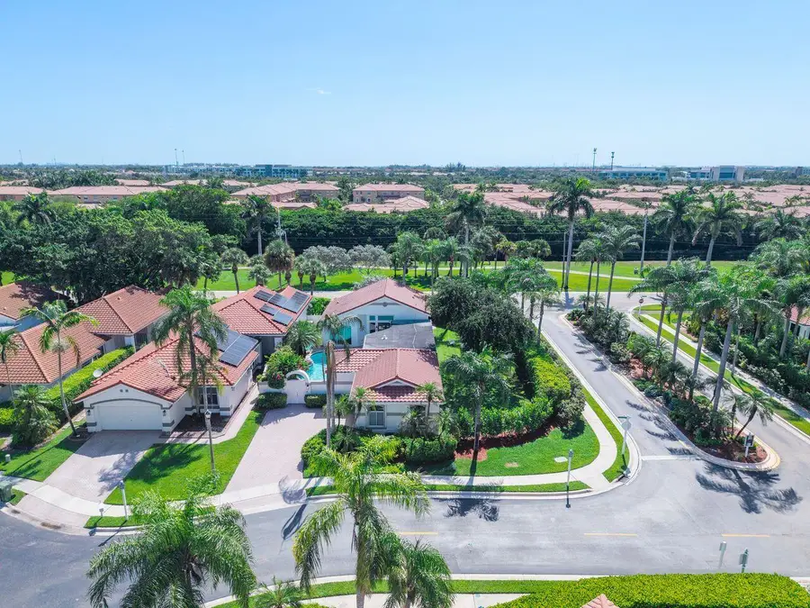 1081 Bel Aire Drive E, Pembroke Pines, FL 33027 - #3