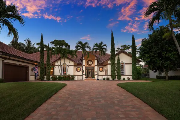 586 N Country Club Drive, Atlantis, FL 33462
