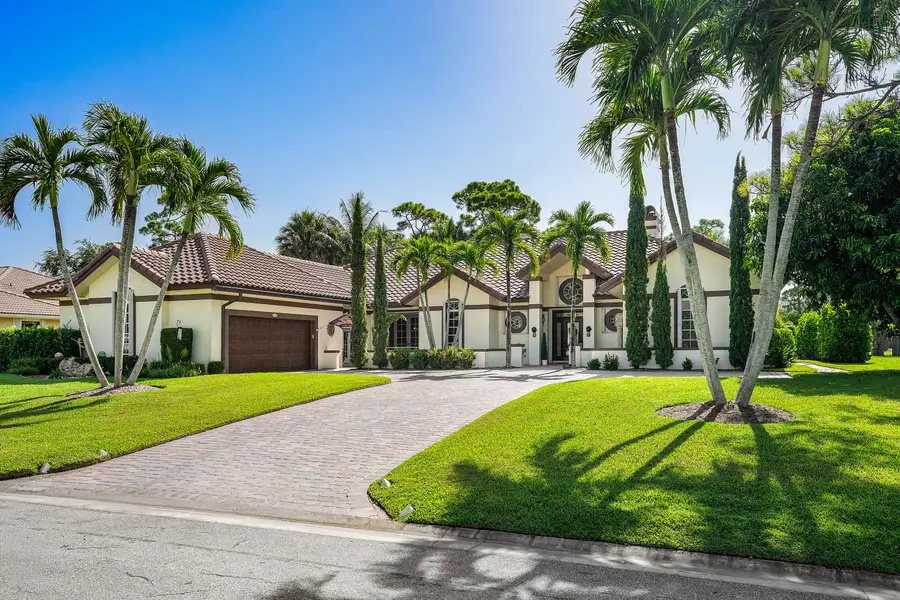 586 N Country Club Drive, Atlantis, FL 33462 - #3