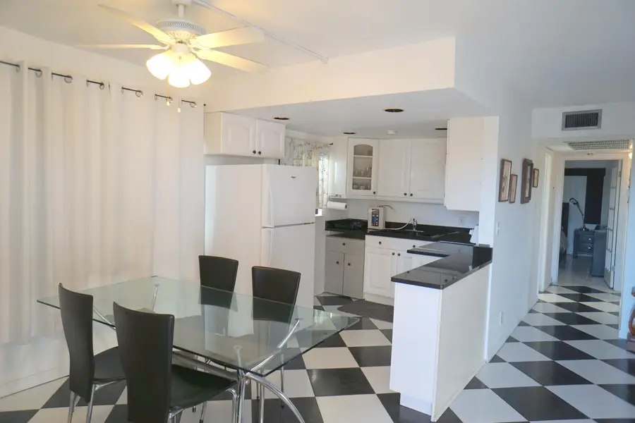 401 Southampton A, West Palm Beach, FL 33417 - #3
