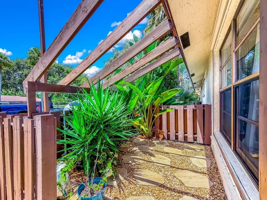 39 Va De Casas Norte, Boynton Beach, FL 33426 - #3