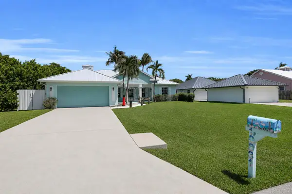 10831 SE Pinegrove Street, Tequesta, FL 33469