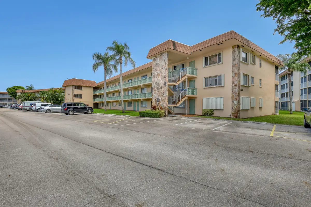 400 Village Green Circle W #117, Palm Springs, FL 33461 - #1