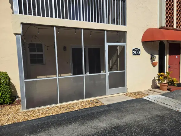 101 E Mcnab Road #217, Pompano Beach, FL 33060