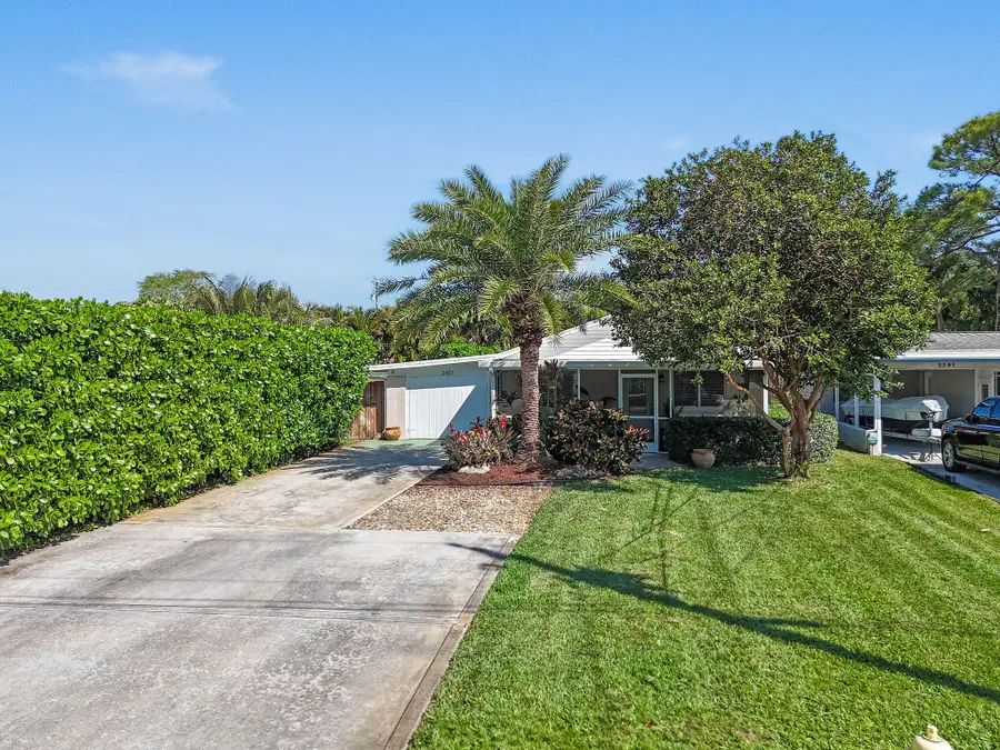 2401 Country Oaks, Palm Beach Gardens, FL 33410 - #2
