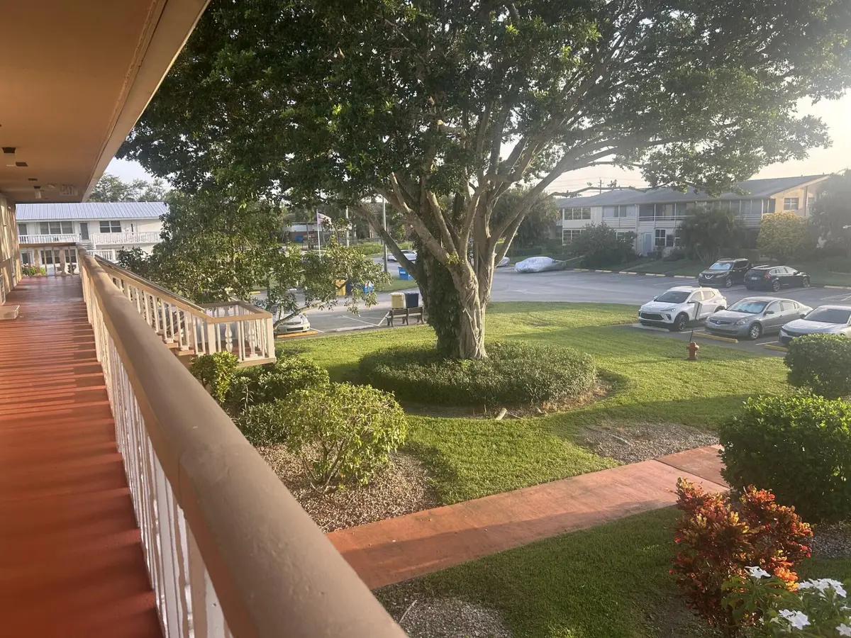 126 Bedford E, West Palm Beach, FL 33417 - #1
