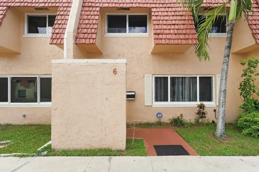6 Spinning Wheel Lane, Tamarac, FL 33319 - #3