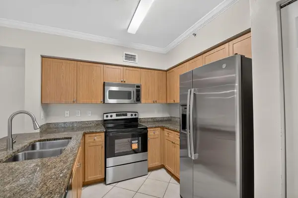 6370 Emerald Dunes Drive #203, West Palm Beach, FL 33411