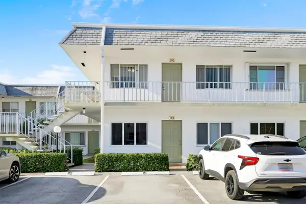 2920 Cynthia Lane #202, Lake Worth Beach, FL 33461
