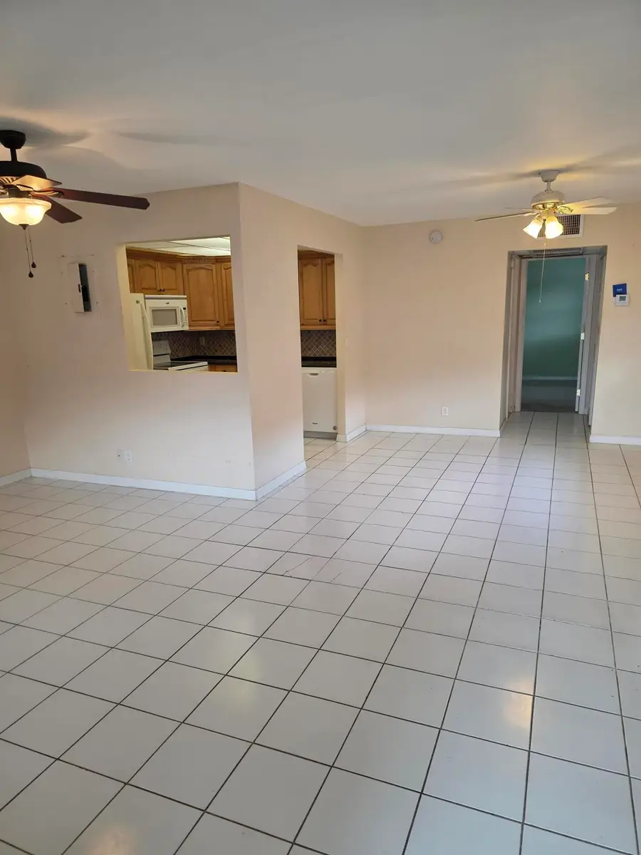 667 Saxony N, Delray Beach, FL 33446 - #3