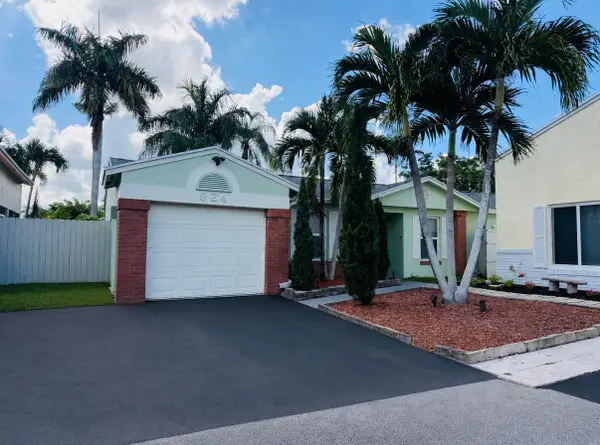 924 Cumberland Terrace, Davie, FL 33325