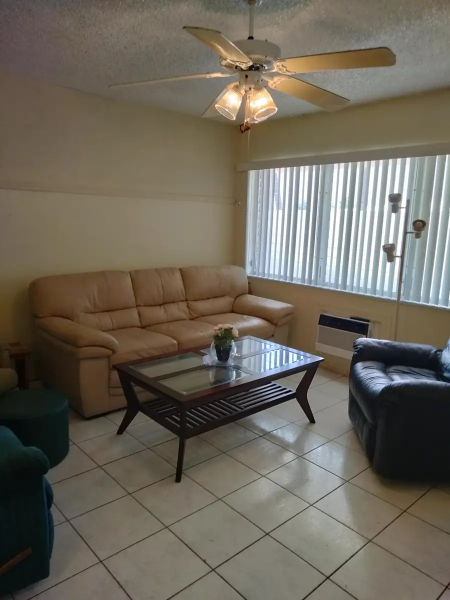 815 SW 10th Terrace #17V, Hallandale Beach, FL 33009 - #2