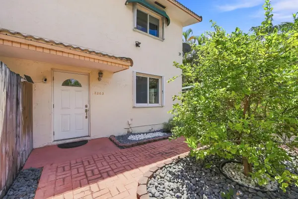 3203 Mcdonald Street #3203, Miami, FL 33133