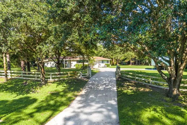 8645 Square Lake Drive, Palm Beach Gardens, FL 33418