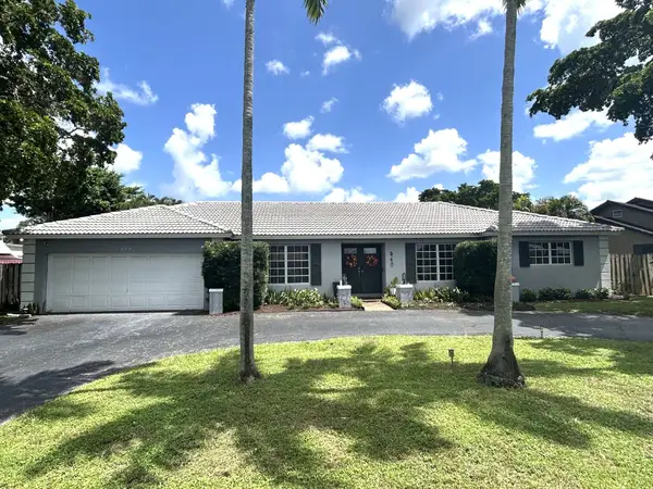 560 S Lake Dasha Drive, Plantation, FL 33324