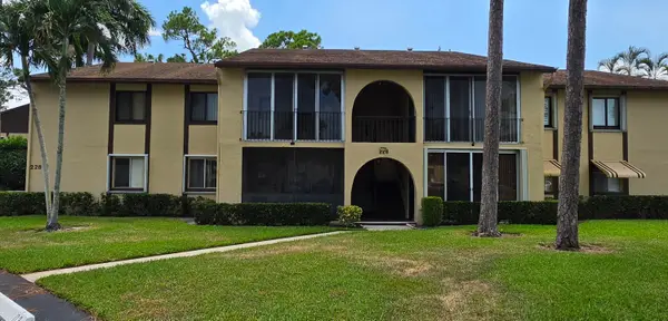 228 Pine Hov Circle, Greenacres, FL 33463