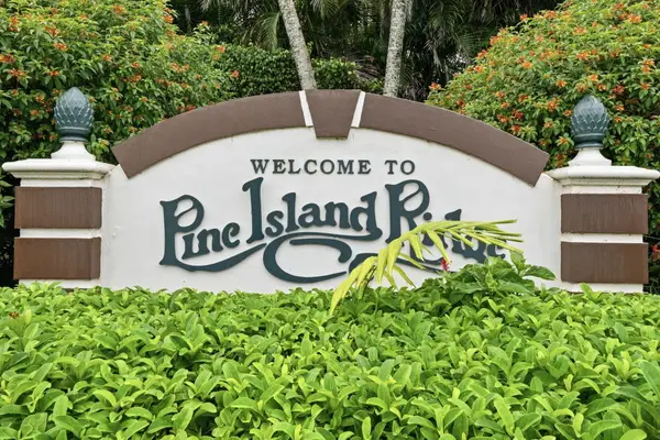 9325 Lagoon Place #405, Davie, FL 33324