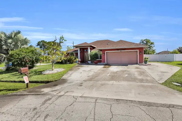 362 SW Paw Court, Port St Lucie, FL 34953