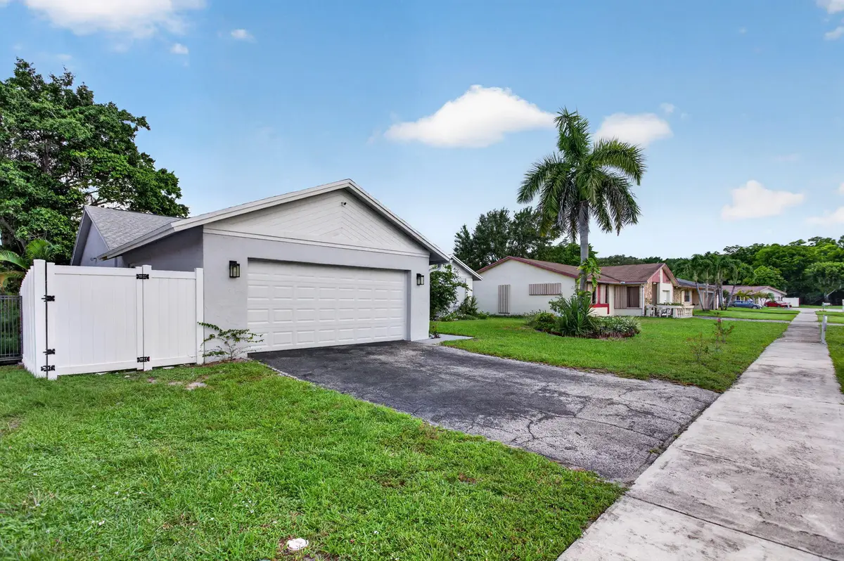 4950 SW 11th Circle, Margate, FL 33068 - #1