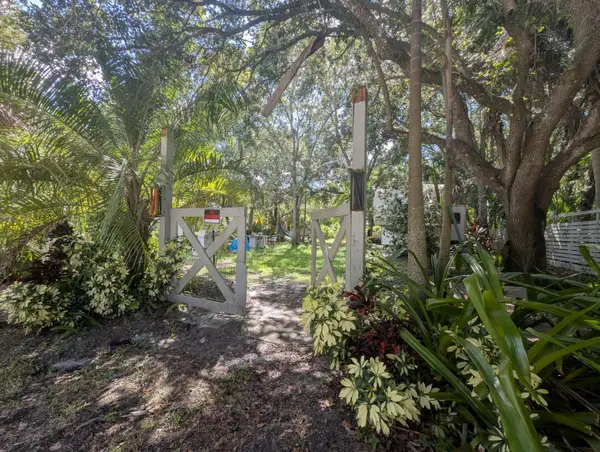 8835 104th Court, Vero Beach, FL 32967