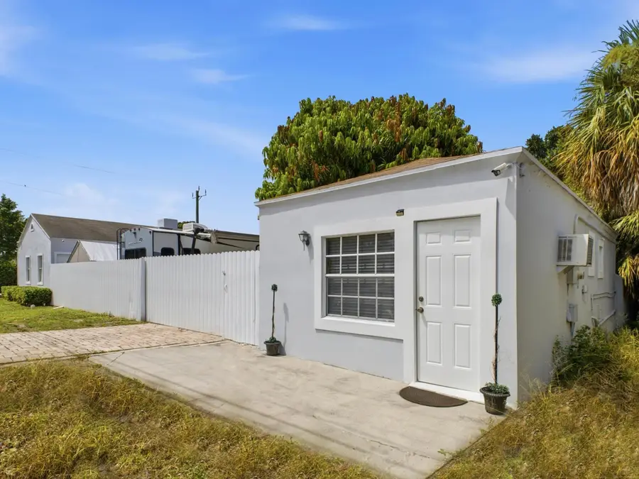 801 Hampton Road, West Palm Beach, FL 33405 - #3