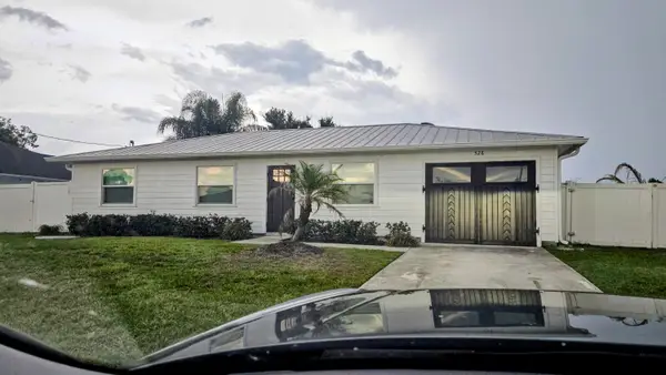 528 SW Ryan Avenue, Port St Lucie, FL 34953