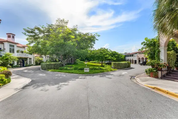 215 Phipps Plaza #2, Palm Beach, FL 33480