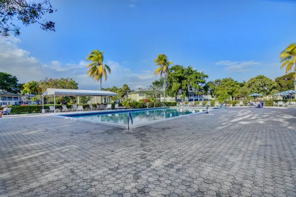 372 W Riverbend Drive #372, Sunrise, FL 33326