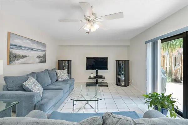 702 NW 98th Circle, Plantation, FL 33324